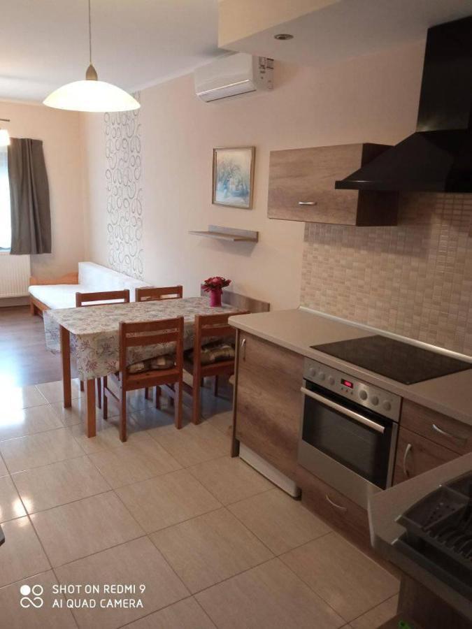 Besenyei Apartman Sarvar Exterior photo