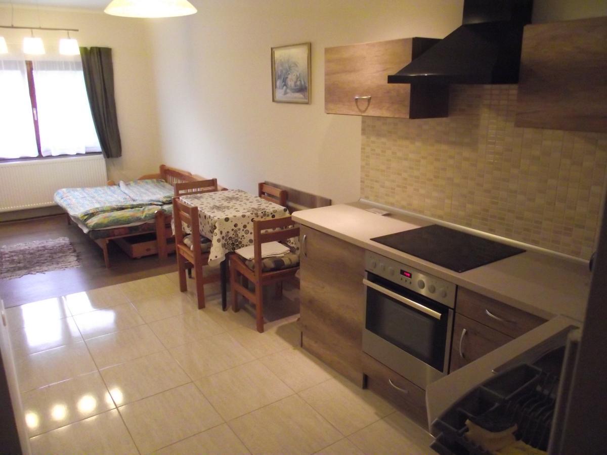 Besenyei Apartman Sarvar Exterior photo